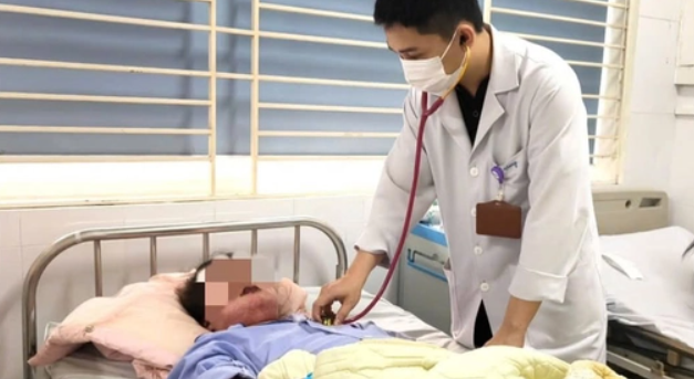 Môi tím đen như trúng độc sau một ngày tự uống thuốc cảm